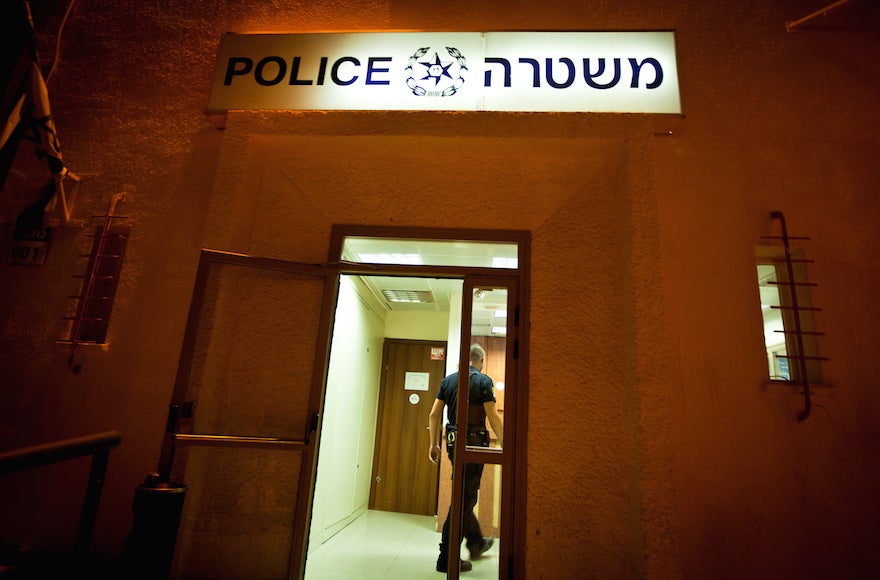 A police officer entering a precinct in southern Israel on August 25, 2014. (Moshe Shai/Flash90)