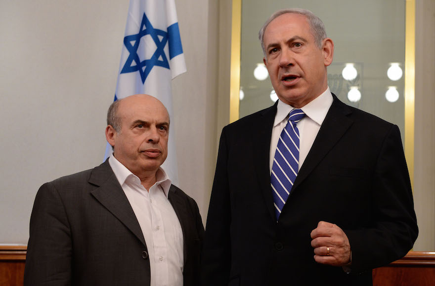 Head of the Jewish Agency Natan Sharansky, left, with Israeli Prime Minister Benjamin Netanyahu in the prime minister's office in Jerusalem on June 18, 2013. (Kofi Gideon/Flash90)