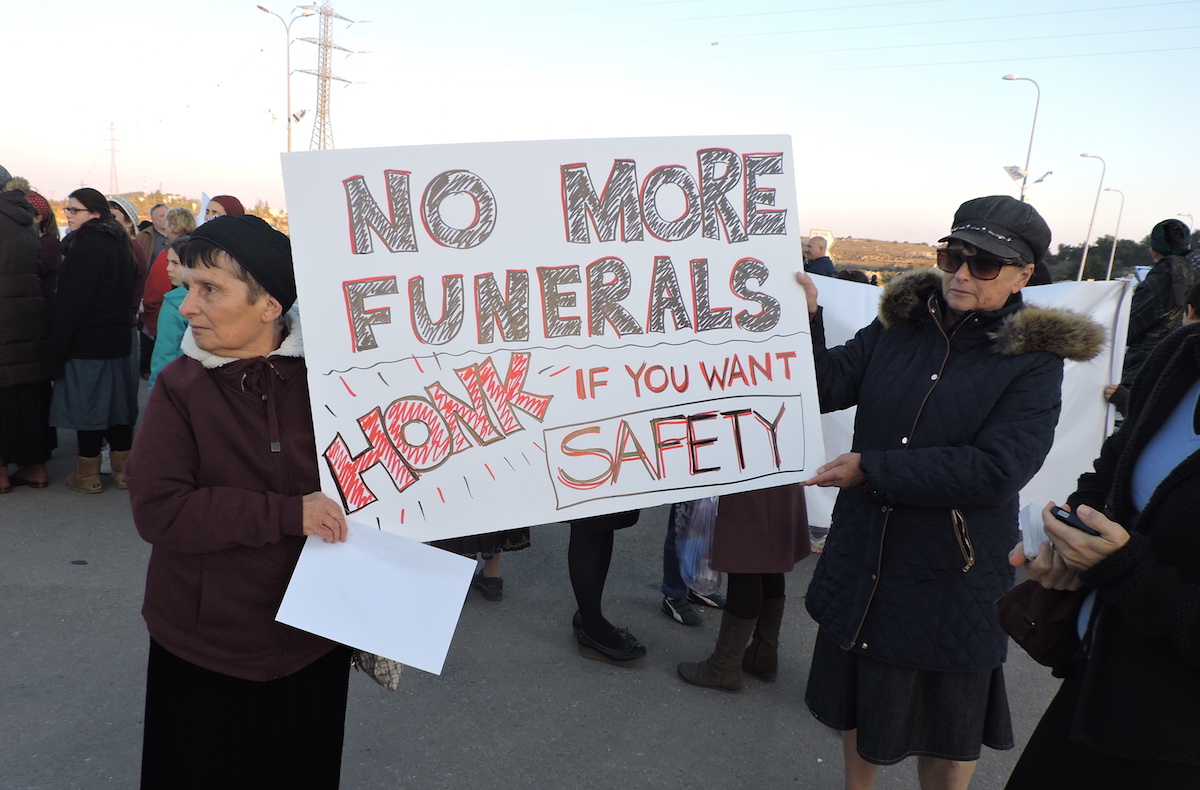 Protesters call for increased security in Gush Eztion, Nov. 23, 2015. (Ben Sales)