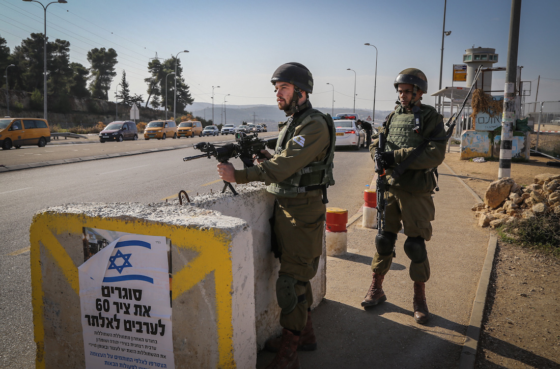 Israeli soldiers guarding a barrier at the Gush Etzion junction, Nov. 23, 2015. (Gershon Elinson/FLASH90)