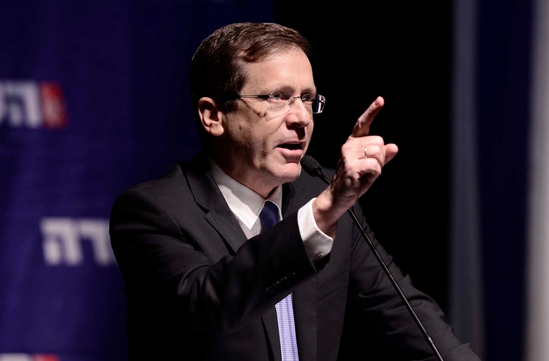 Israeli Labor party leader Isaac Herzog speaking at the party's convention In Tel Aviv, Nov. 8, 2015. (Tomer Neuberg/FLASH90)