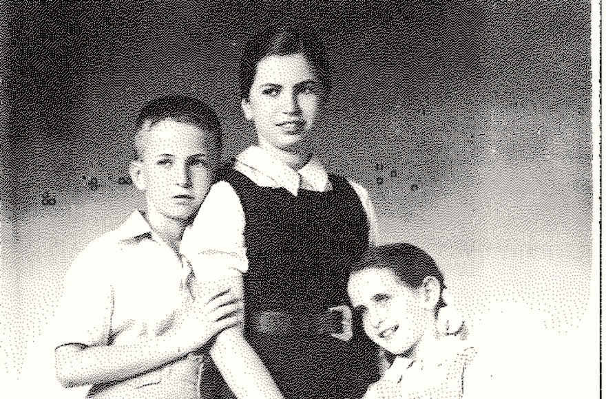 Aranka Rosenfeld, center, in May 1933. (Courtesy of Jelena Blumenberg) 