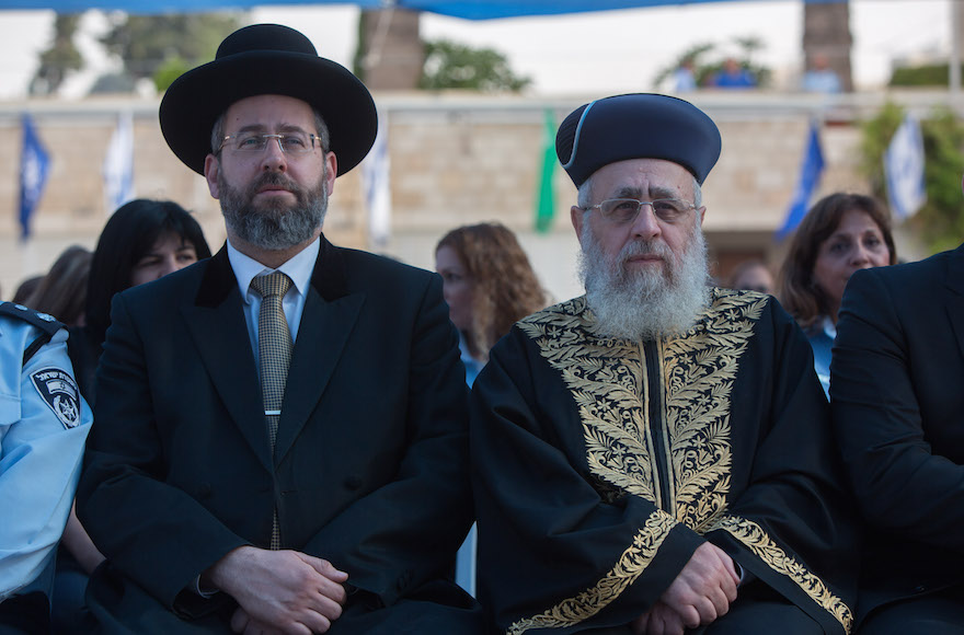 Sephardi Chief Rabbi Yitzhak Yosef, right, and Ashkenazi Chief Rabbi David Lau attending a New Year's ceremony at the national headquarters of the Israel Police in Jerusalem, Sept. 7, 2015. (Yonatan Sindel/Flash90)
