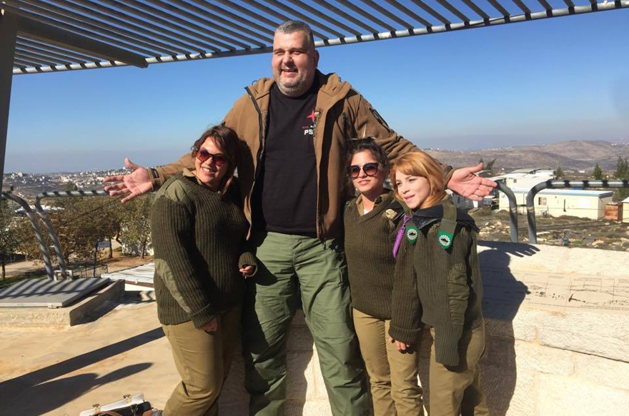 A Polish security professional meeting Israeli soldiers near Jerusalem on Dec. 6, 2015. (Courtesy of From the Depths)