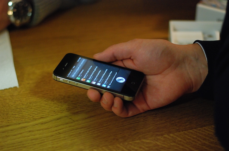 Siri is currently offered in 18 languages. (Wikimedia Commons)