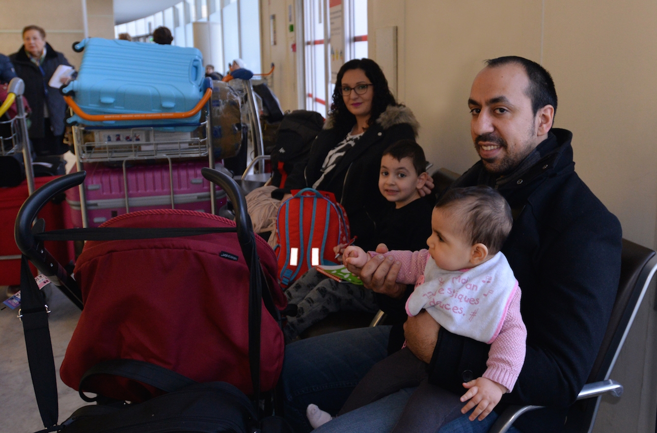 Rudy Abecassis and his family at Charles de Gaulle Airport preparing to fly to Israel, Dec. 27, 2015. (Cnaan Liphshiz)