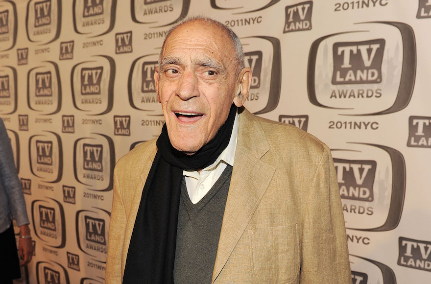 Age Vigoda attending the 9th Annual TV Land Awards at the Javits Center in New York City, April 10, 2011. (Larry Busacca/Getty Images)