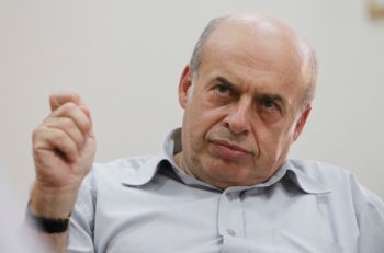The chairman of the Jewish Agency for Israel, Natan Sharansky, speaking to the press at his office in Jerusalem, Israel, Sept. 12, 2013. (Miriam Alster/Flash90).