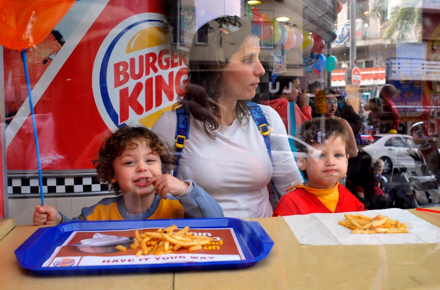 Kids eating at Burger King in Tel Aviv, March 25, 2009. (Serge Attal/Flash90)