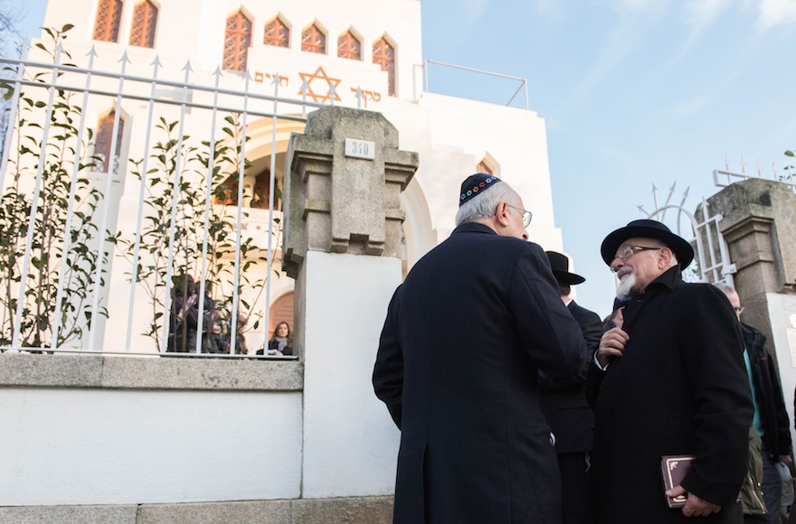 Turkish Chief Rabbi Ishak Haleva, right, talking to congregants outside Kadoorie - Mekor Haim synagogue in Porto, Portugal, Jan. 29, 2016 (Cnaan Liphshiz) 