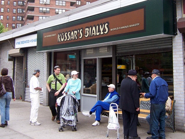 The outside of Kossar's Bialys before it closed for renovations. (Wikimedia Commons)