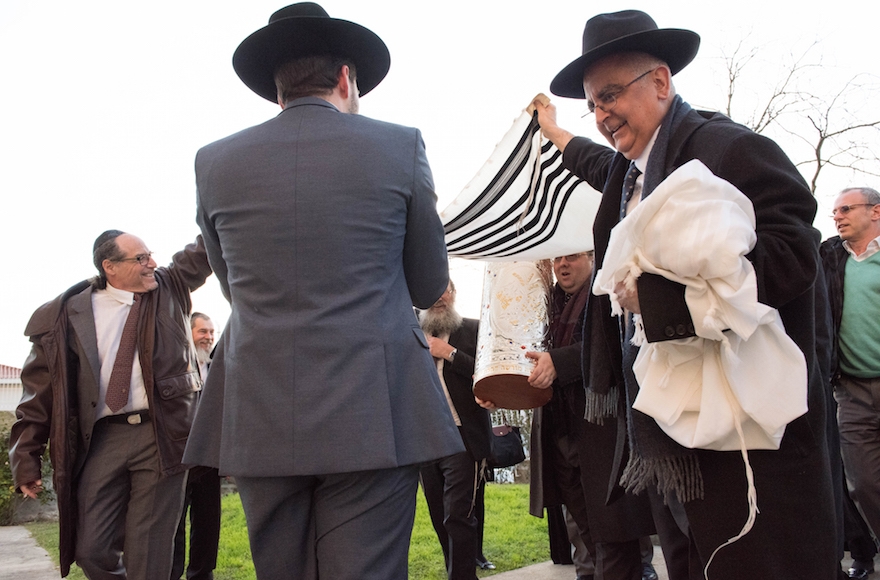 Turkish Chief Rabbi Ishak Haleva, right, talking to congregants outside Kadoorie - Mekor Haim synagogue in Porto, Portugal, Jan. 29, 2016 (Cnaan Liphshiz) 