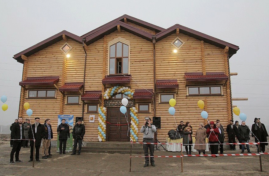 Jewish refugees at Anatevka celebrate the opening of the community's new synagogue on Feb. 29, 2016. (Courtesy of the office of Rabbi Moshe Azman)