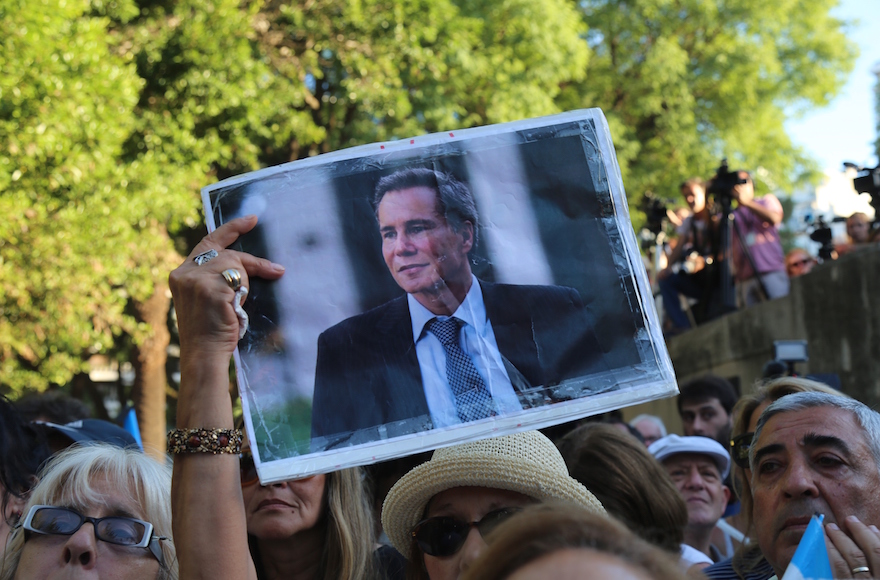 A vigil in Buenos Aires on the first anniversary of Argentinean prosecutor Alberto Nisman's death, Jan. 18, 2016. (Omer Musa Targal/Anadolu Agency/Getty Images)