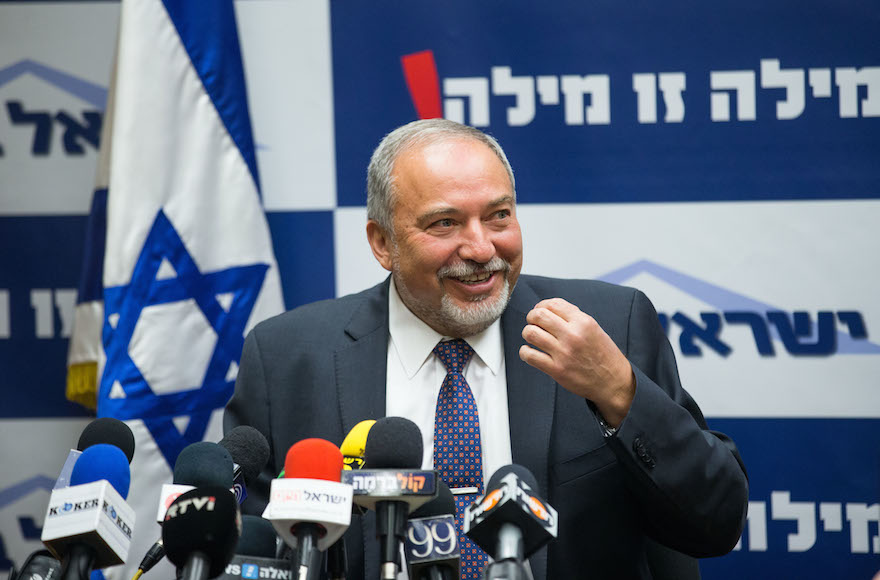 Avigdor Liberman leading a press conference in the Israeli parliament, May 18, 2016. (Yonatan Sindel/Flash90)