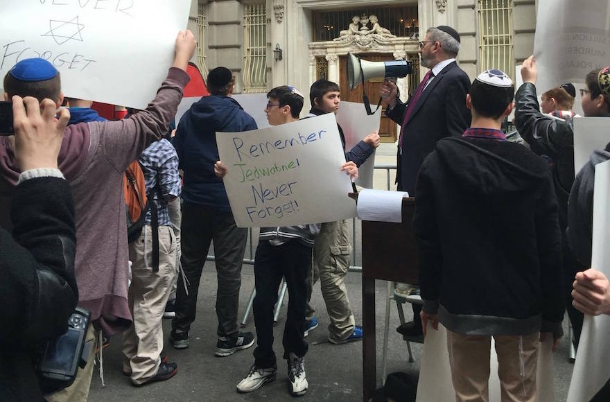 Jewish high school students protesting outside the Polish embassy in New York, May 5, 2016. (Cnaan Liphshiz)