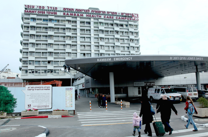 People entering the Rambam Medical Center in Haifa, Jan 30 2011. (Moshe Shai/Flash90) 