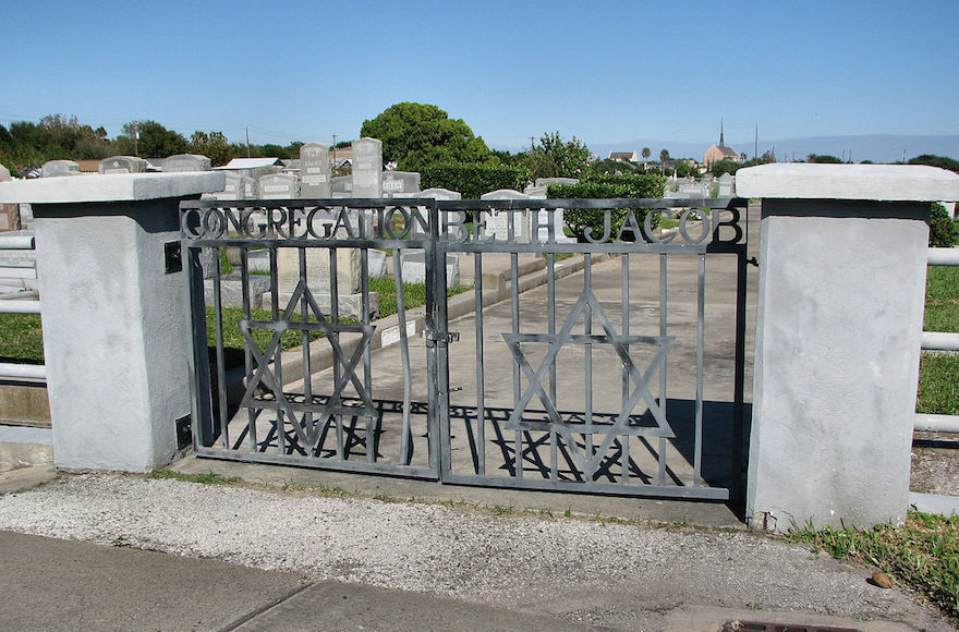 Beth Jacob Cemetery in Galveston, Texas. (Wikimedia Commons)