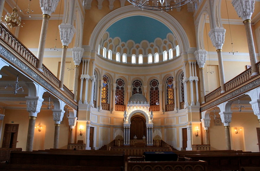 The main hall of the Grand Choral Synagogue of St. Petersburg, Russia. (Wikimedia Commons)