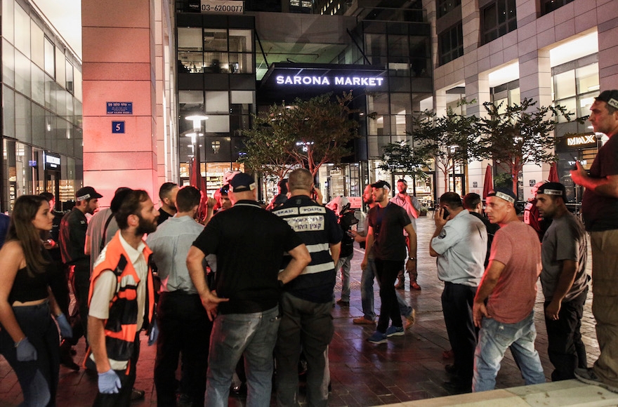 Israeli security forces arriving at the scene of a suspect terrorist opened fire at the Sarona Market in Tel Aviv, June 8, 2016. (Miriam Alster/Flash90)