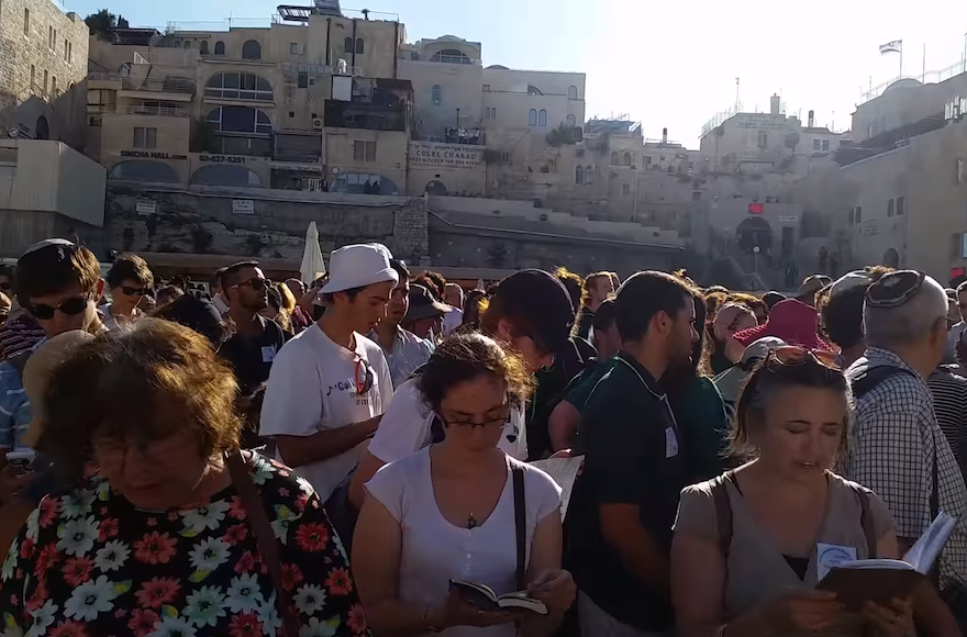  Conservative and Reform Jewish activists taking part in an egalitarian prayer service at the Western Wall Plaza, June 16, 2016. (Screenshot from YouTube)