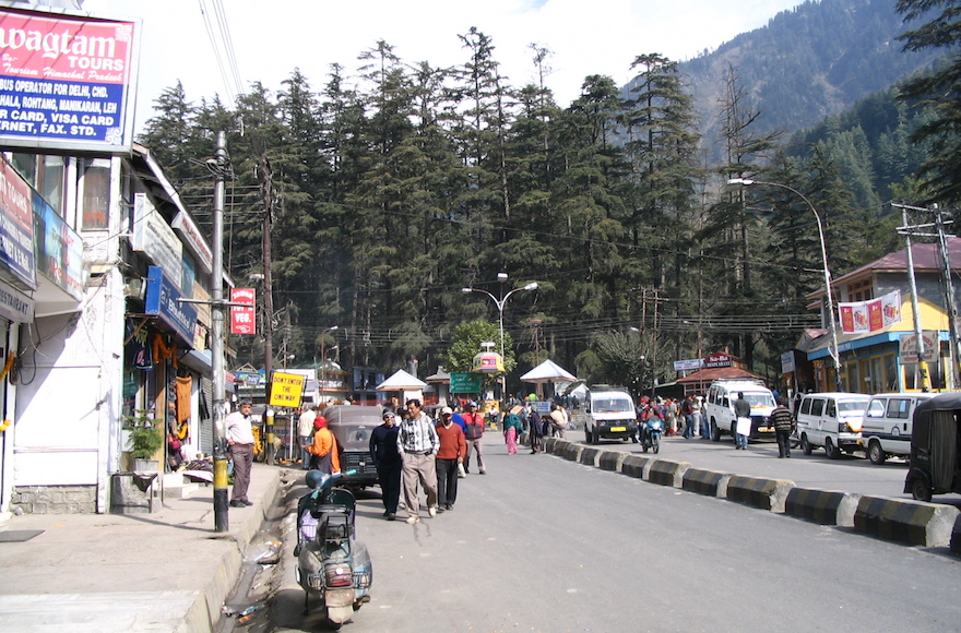 A street in Manali, India. (Wikimedia Commons)