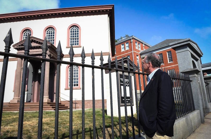 Virginia Sen. Tim Kaine, the Democratic candidate for vice president, visiting the historic Touro Synagogue in Newport, Rhode Island, August 17, 2016. (Facebook)