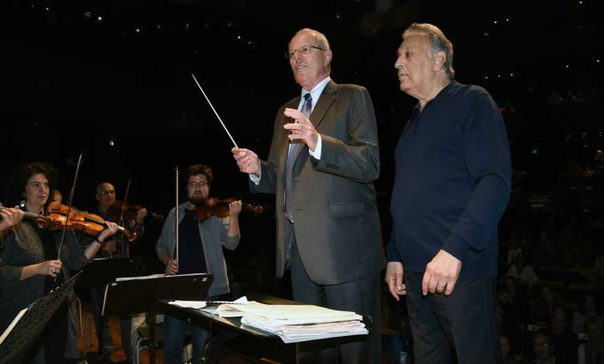 Peru's President Pedro Pablo Kuczynski, whose father was a Jewish refugee, conducted Israel’s Philharmonic Orchestra during the playing of the Peruvian national anthem.
