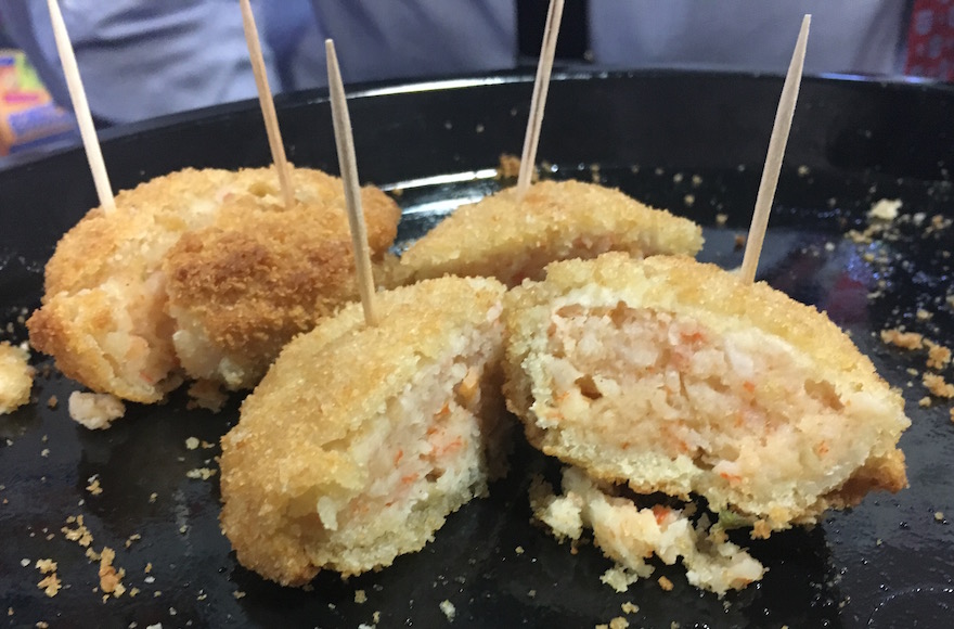 Dyna Sea surimi crab cakes (Josefin Dolsten)