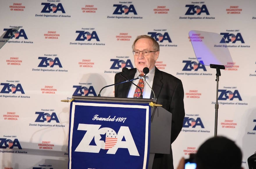 Alan Dershowitz speaking at the Zionist Organization of America dinner in New York City, Nov. 20, 2016. (ZOA/Facebook).