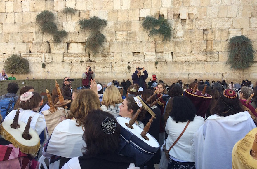 Women of the Wall members bringing Torahs to the Western Wall, Nov. 2, 2016. (Screenshot from Twitter)