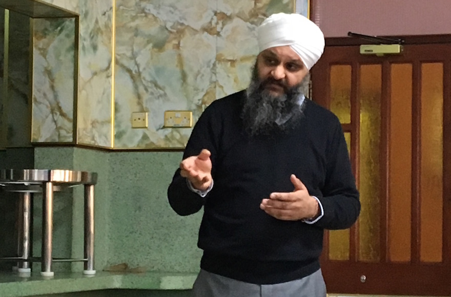 Ajit Singh leading participants in Limmud Conference on a tour of Guru Nanak Nishkam Sewak Jatha, a Sikh Temple in Birmingham UK, Dec. 28, 2016. (Andrew Silow-Carroll)