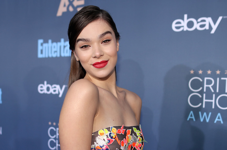 Hailee Steinfeld attending The 22nd Annual Critics' Choice Awards at Barker Hangar in Santa Monica, Cali., Dec. 11, 2016. (Christopher Polk/Getty Images for The Critics' Choice Awards )