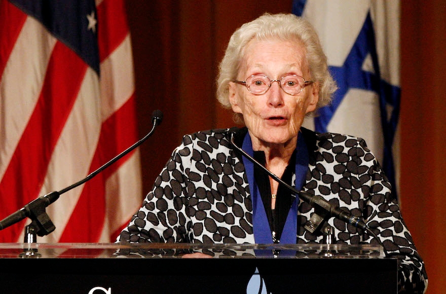 Marion Pritchard receiving the Medal of Valor Award at the Simon Wiesenthal Center's Annual National Tribute Dinner at the Beverly Wilshire Hotel in Beverly Hills, Calif., May 5, 2009. (Kevin Winter/Getty Images)