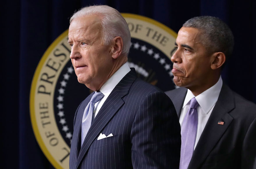 U.S. President Barack Obama, right, and Vice President Joe Biden delivering remarks before signing the 21st Century Cures Act into law at the Eisenhower Executive Office Building in Washington, D.C., Dec. 13, 2016. (Chip Somodevilla/Getty Images)