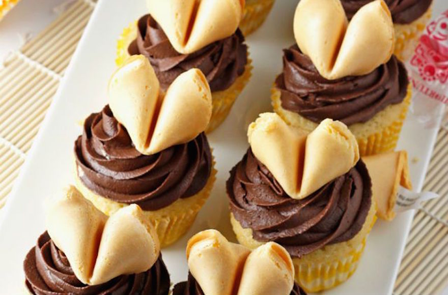 Fortune cookie cupcakes (Samantha Mattox)