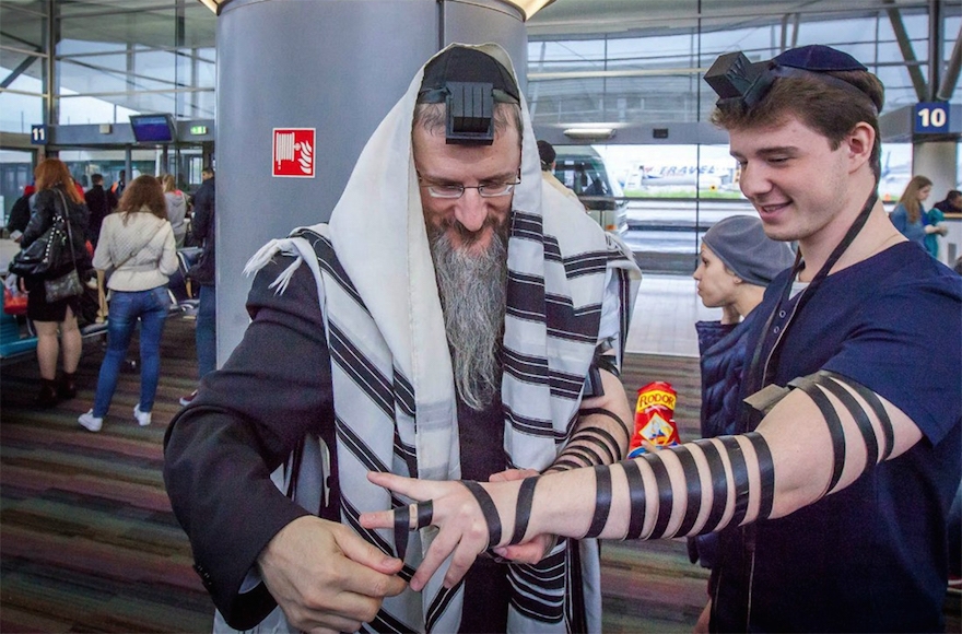 Study shows regular tefillin use can protect men during heart