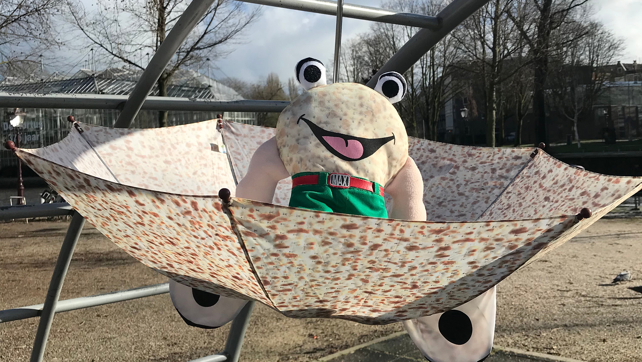 A puppet of Max the Matzah inside an umbrella near the Portuguese Synagogue of Amsterdam. (Courtesy of JCK)