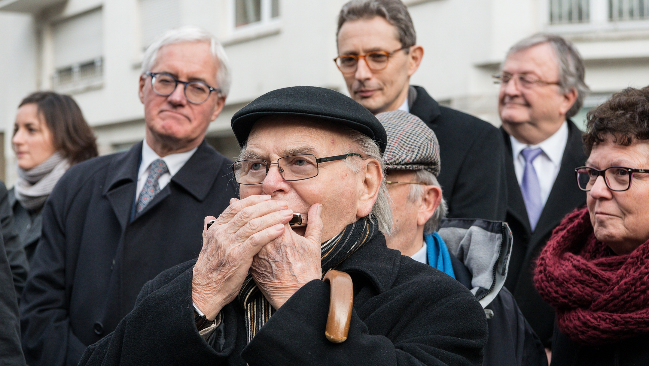 Holocaust survivor Marcel Kahn playing the harmonica during a Holocaust commemoration ceremony in Luxembourg on Jan. 27, 2016. (Jwh/Wikmedia Commons)