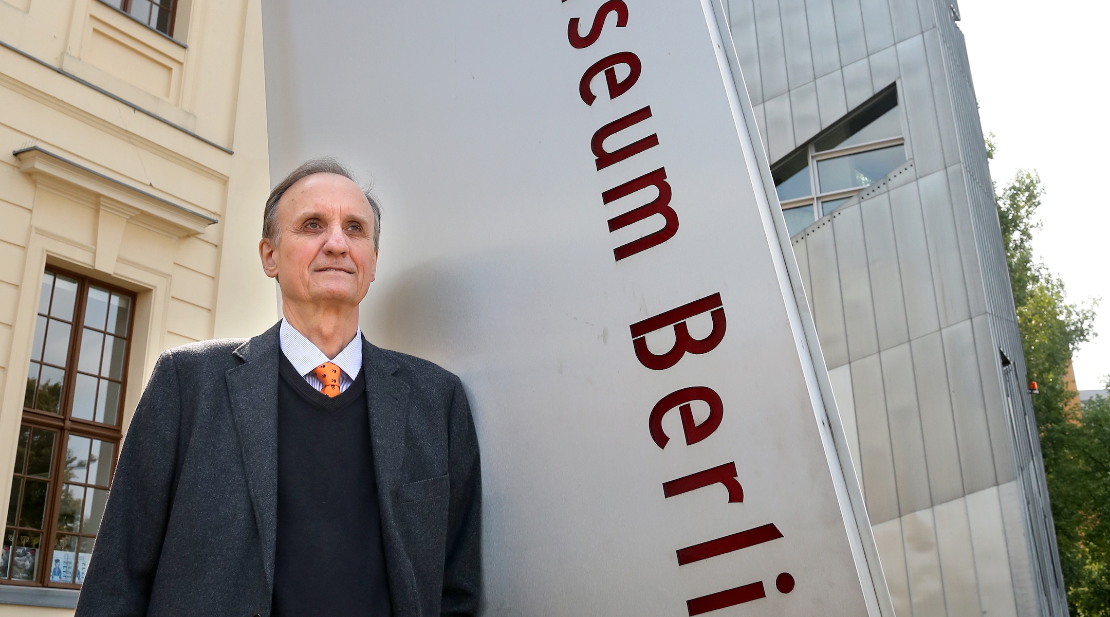 Peter Schefer, shown in front of the main entrance of the Berlin Jewish Museum in 2014, stepped down as director. 