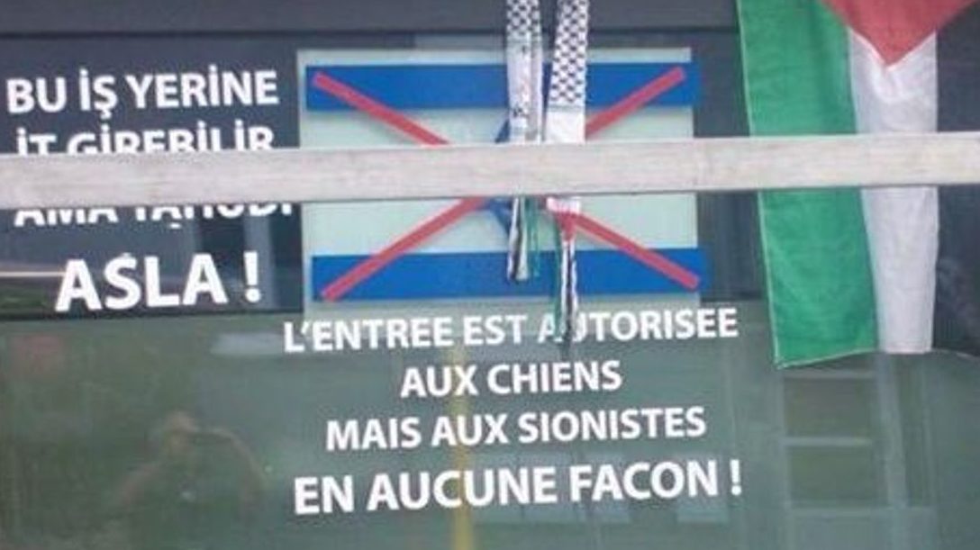 A sign saying no Jews are allowed at a cafe in Belgium in 2014. (Courtesy of the Belgian League Against Anti-Semitism)