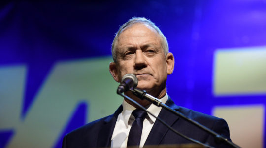 Blue and White party leader Benny Gantz speaks during a demonstration held by Israeli opposition parties outside the Tel Aviv Museum, May 25, 2019. (Tomer Neuberg/Flash90)