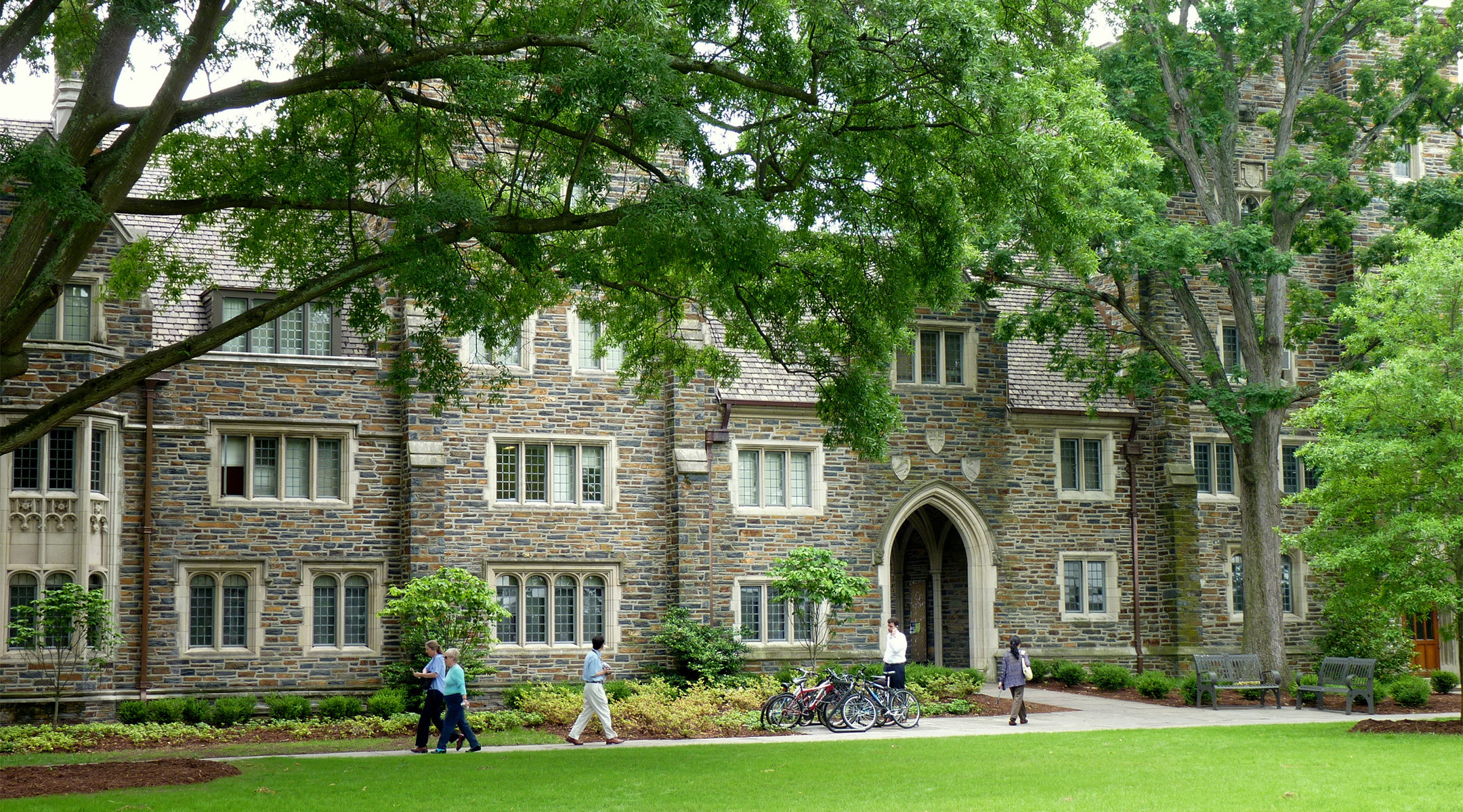 Pedestrians walking in the campus of Duke University on May 14, 2011 (Wikimedia Commons)