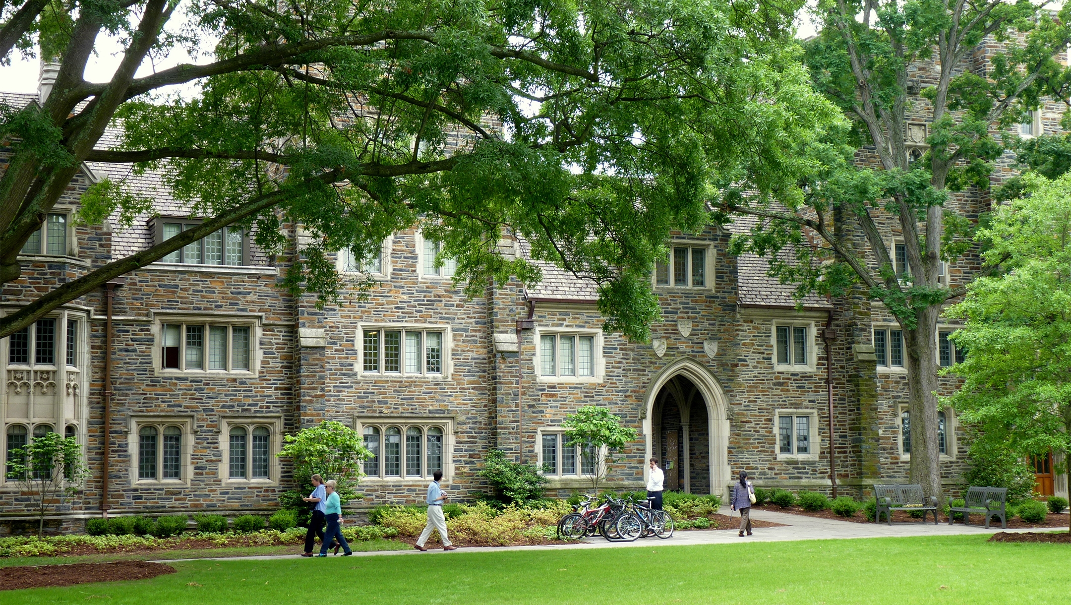 Pedestrians walking in the campus of Duke University on May 14, 2011 (Wikimedia Commons)