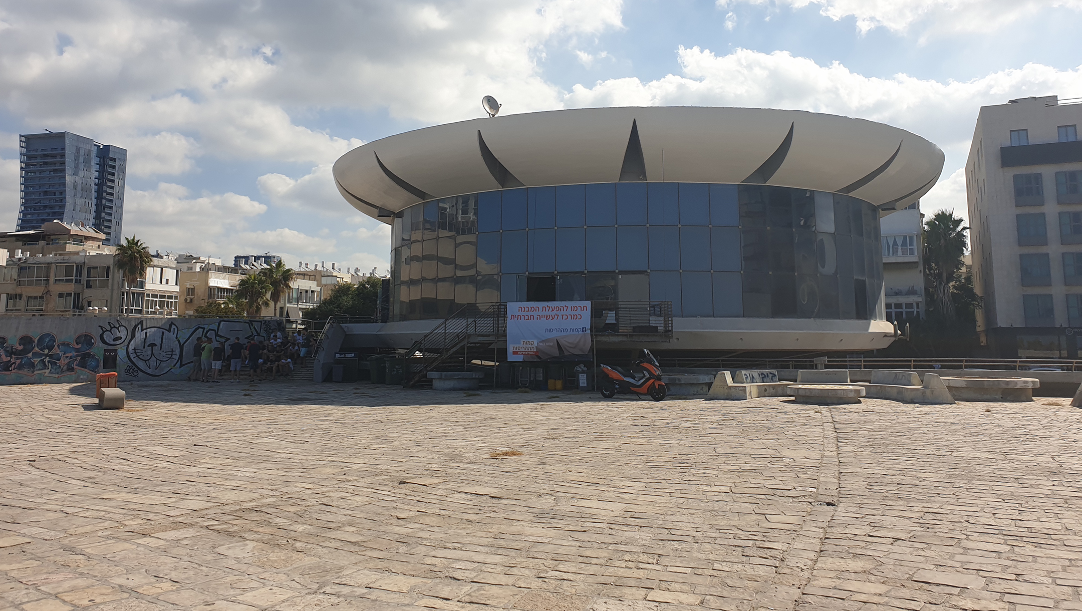 A view of the building that used to house the Pussycat club in Tel Aviv, Israel. (Cnaan Liphshiz/JTA)