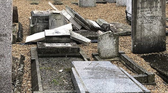 The aftermath of vandalism at the Jewish cemetery of Rochester, the United Kingdom in late September 2019. (Dalia Halpern-Matthews)