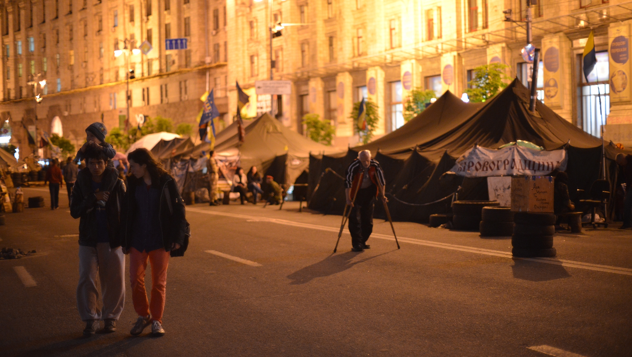 Residents of Kyiv, Ukraine at Maidan square on May 14, 2014. (Cnaan Liphshiz)