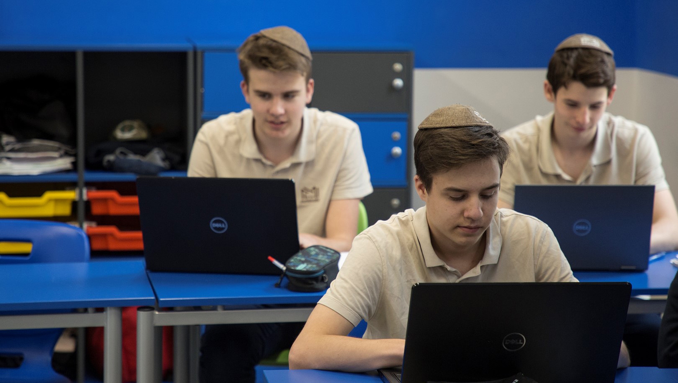 Students reading at the Maimonides Jewish highschool in Budapest, Hungary on Oct. 7, 2019. (Courtesy of EMIH)