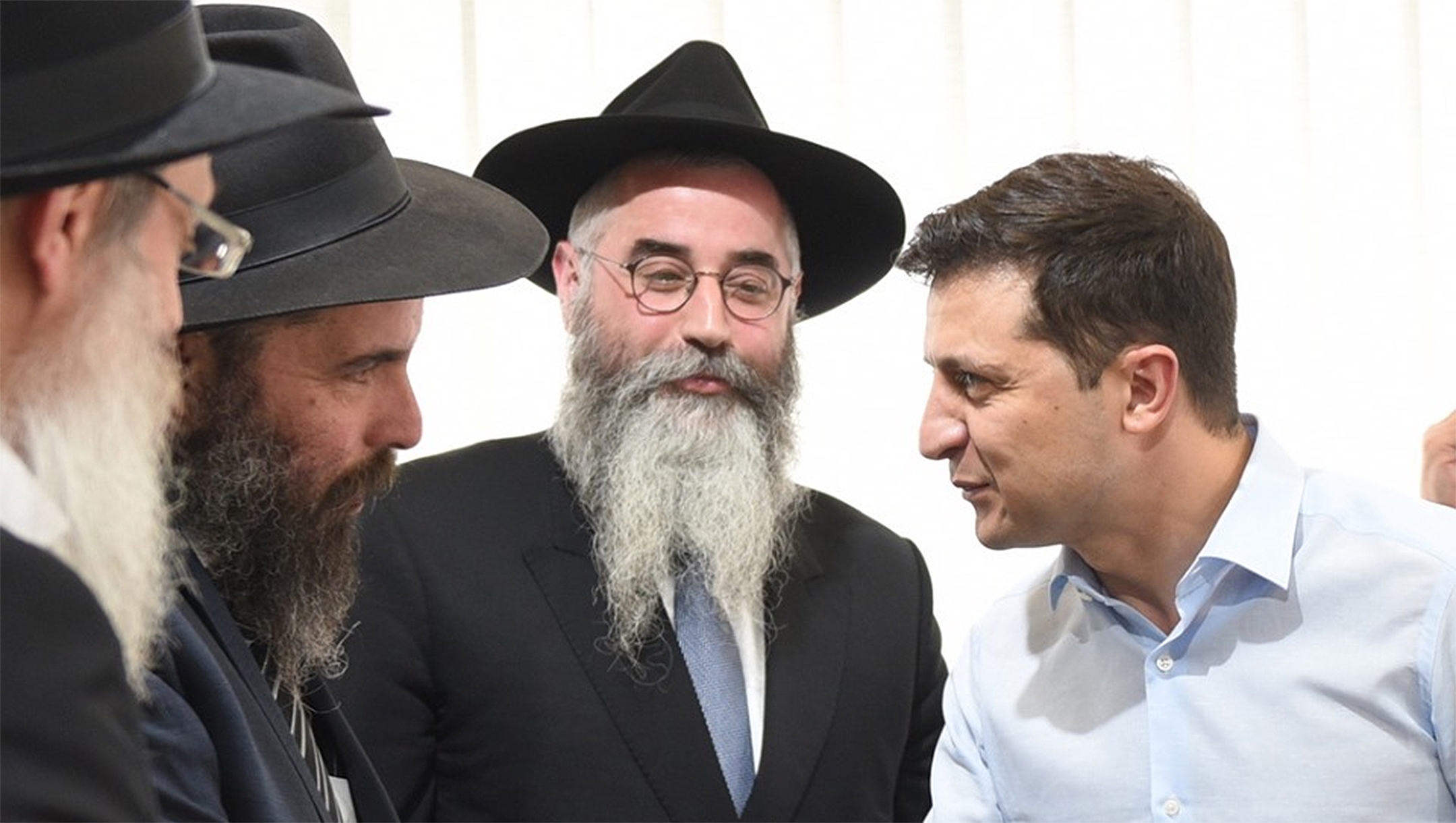 Ukrainian President Vlodymyr Zelensky meeting with rabbis in Kyiv on May 6, 2019. (Courtesy of the Jewish Community of Kharkov)