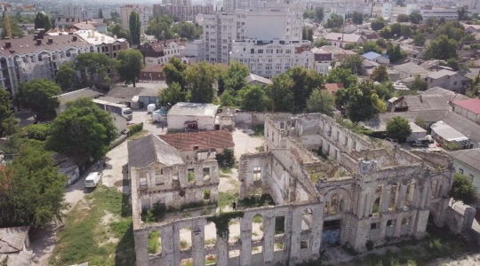 A ruined synaggoue in Chisinau, Moldova. (Cnaan Liphshiz)